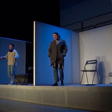 В рамках благотворительного фестиваля «Снежность» зрителям показали спектакль театра «Сатирикон»